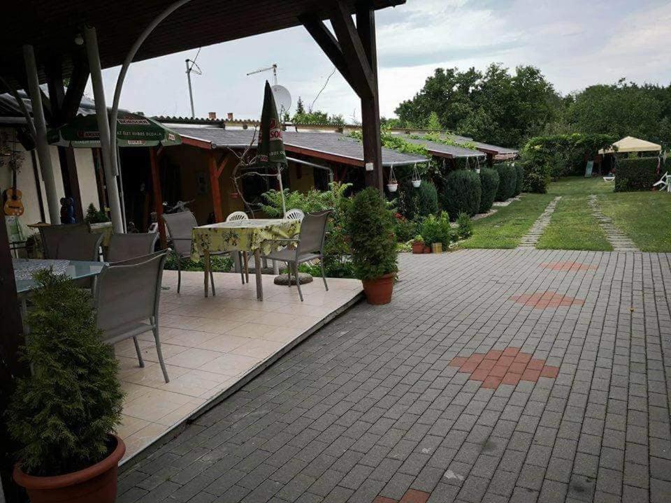 Hotel Haus Liberty Balatonlelle Exterior foto